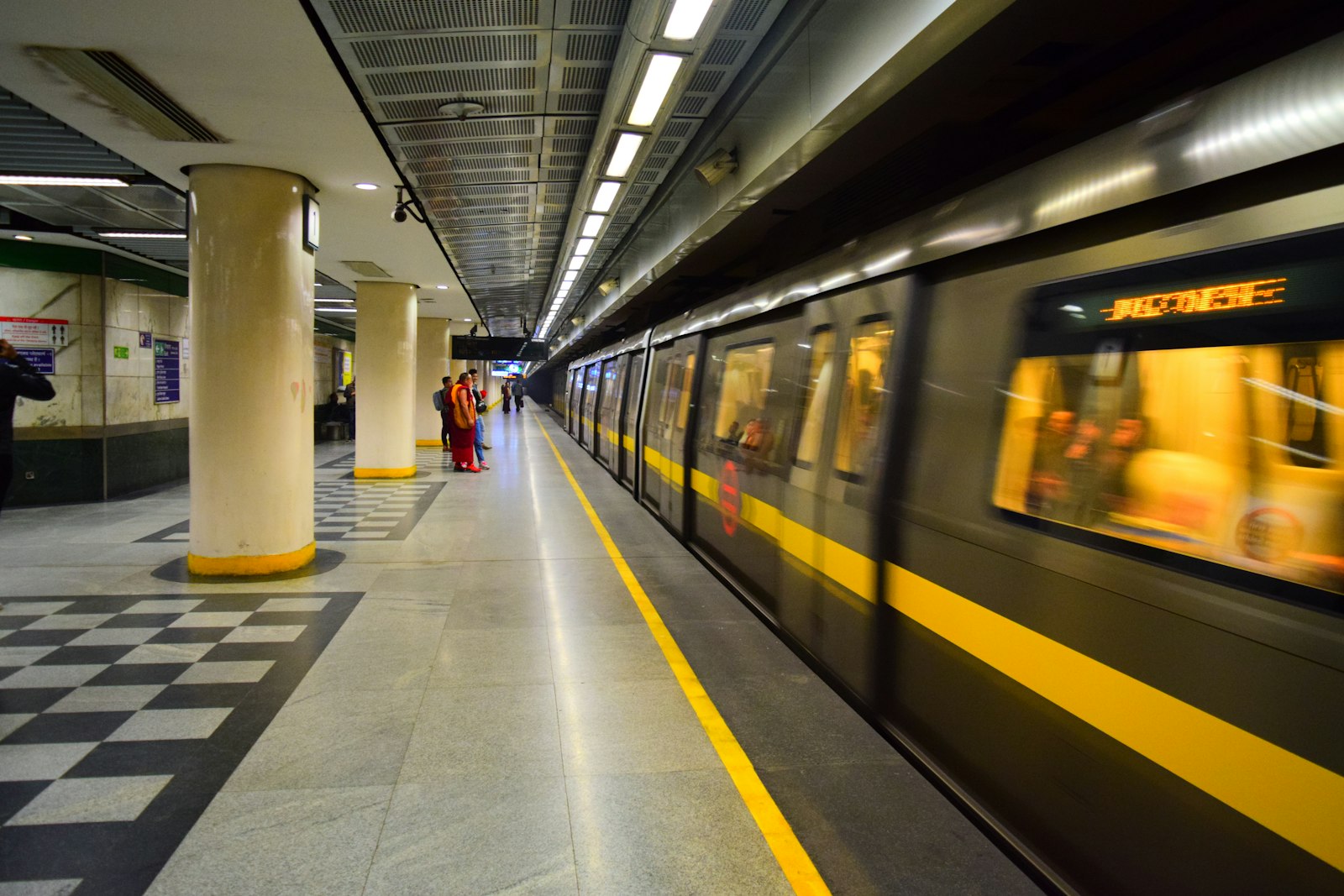 Metro rail tunnel construction